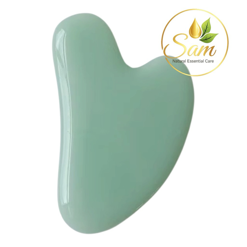 Cách cầm miếng đá Gua Sha khi massage